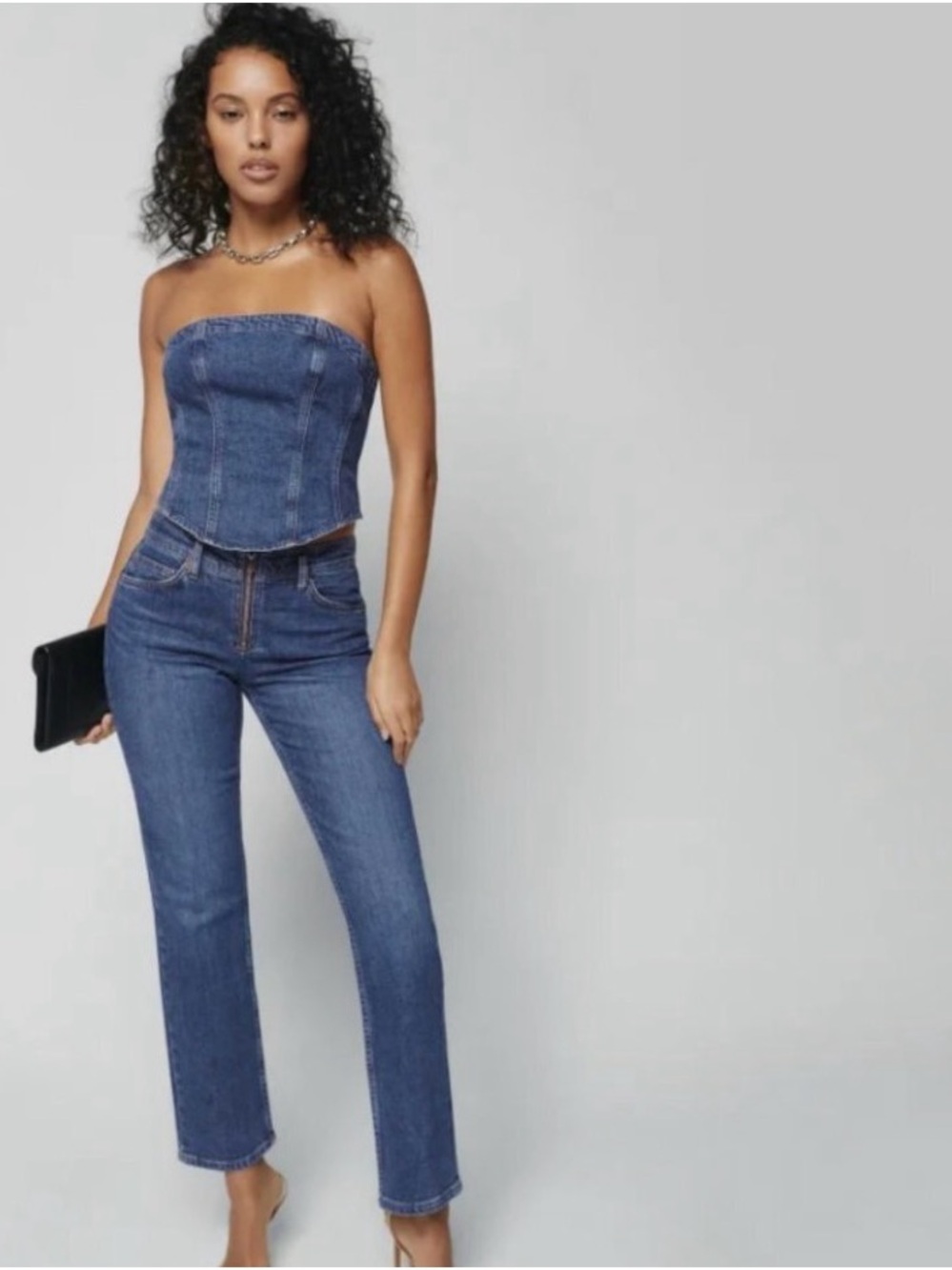 Reformation Jeans Julianna
Zip Mid Rise Straight Leg
Jeans 26